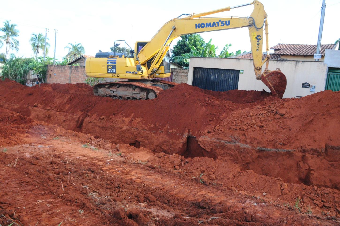 Prefeito Vilmar assina ordem de serviço para pavimentação em mais de 100 ruas do Rosa dos Ventos
