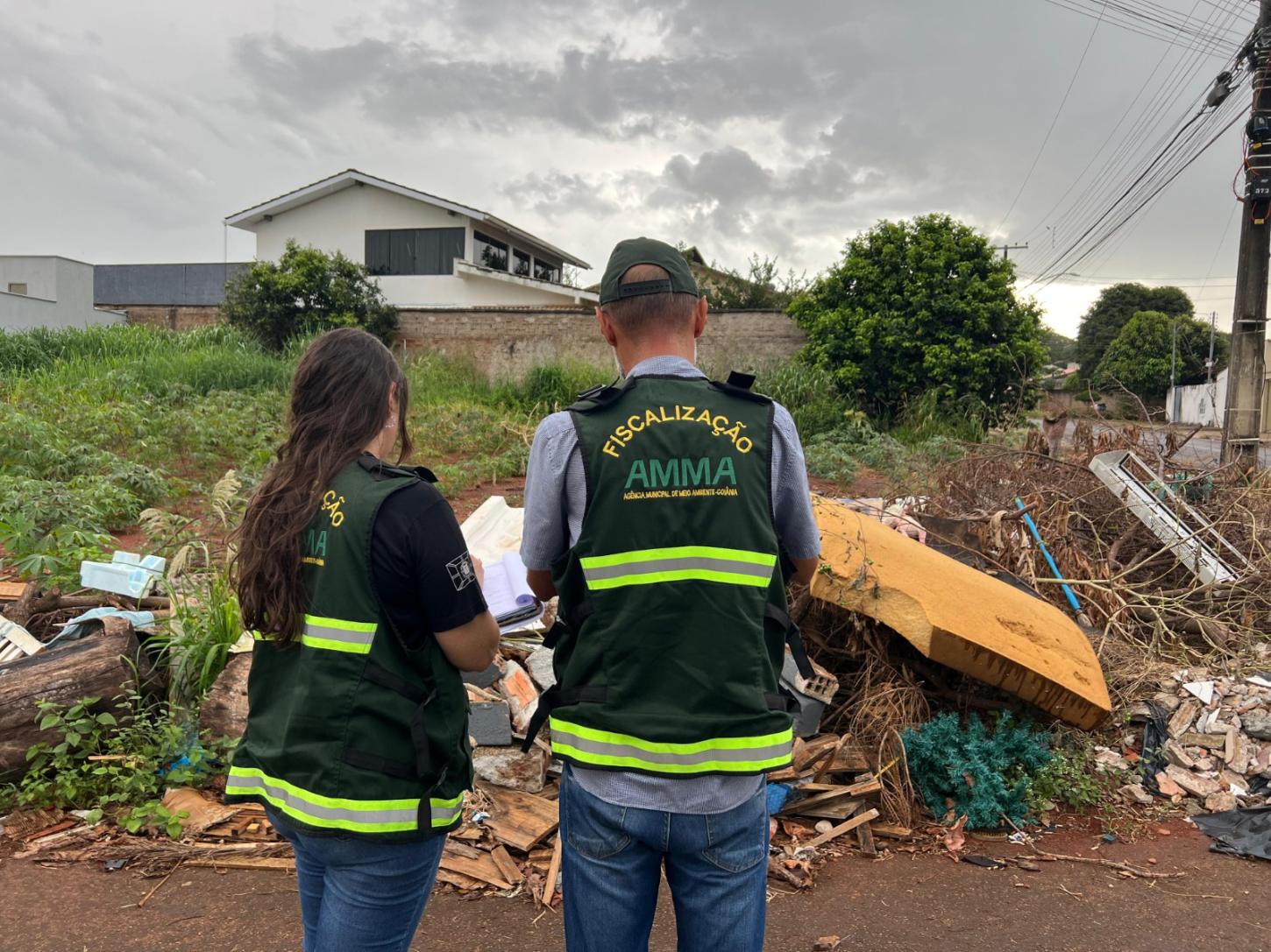 Amma supera 100 autos de infração por descarte irregular de lixo em Goiânia