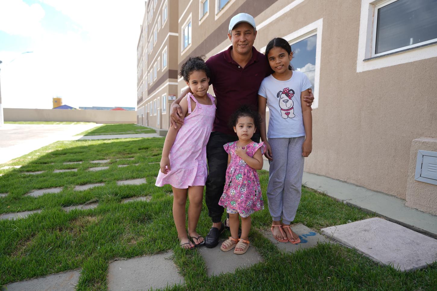 Governo de Goiás entrega 632 moradias em Águas Lindas