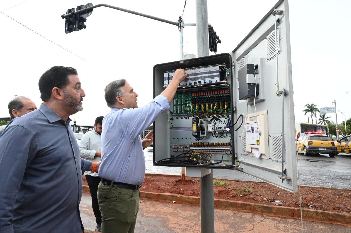 Sandro Mabel entrega obras nas avenidas Itália e Milão