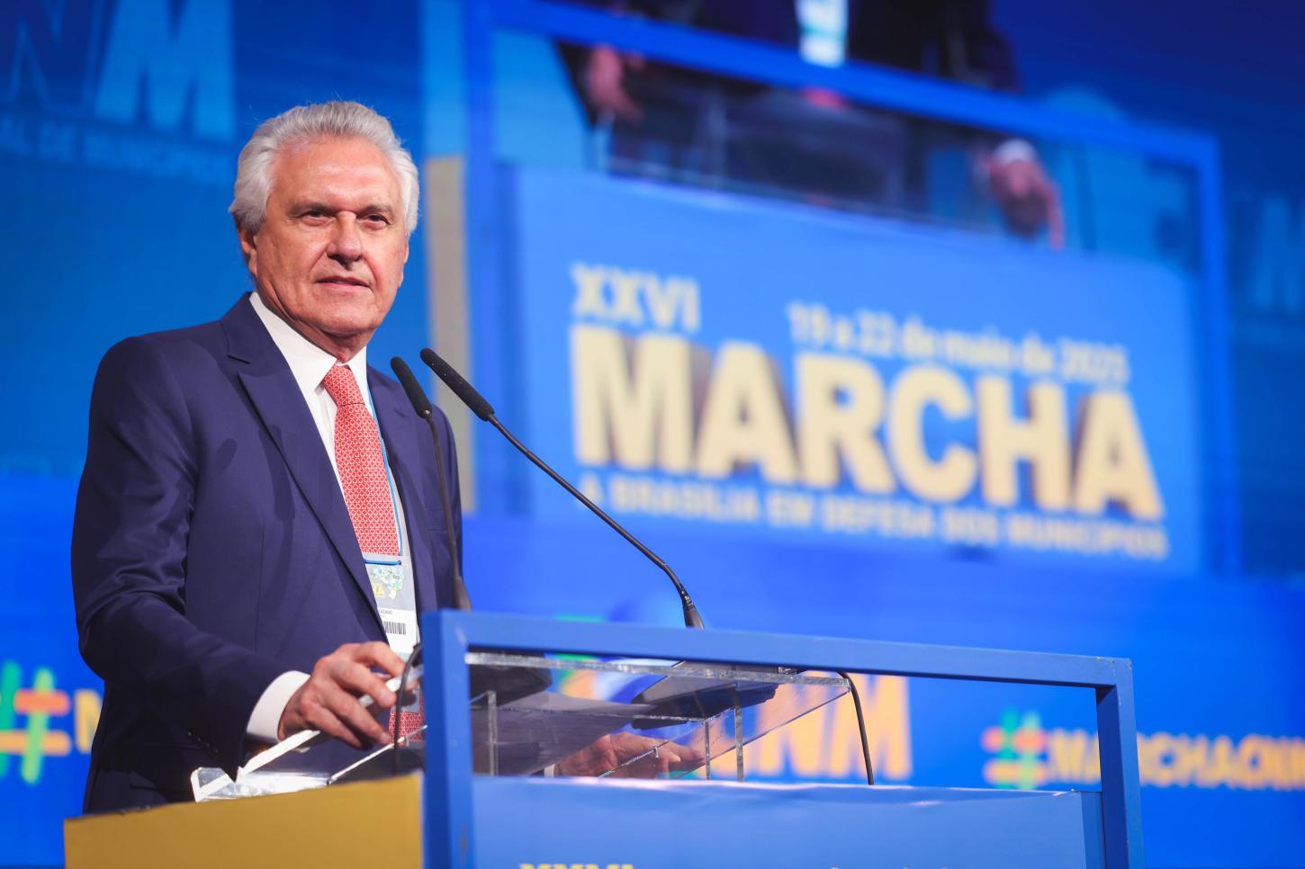 Caiado defende autonomia dos entes federados na Marcha a Brasília em Defesa dos Municípios