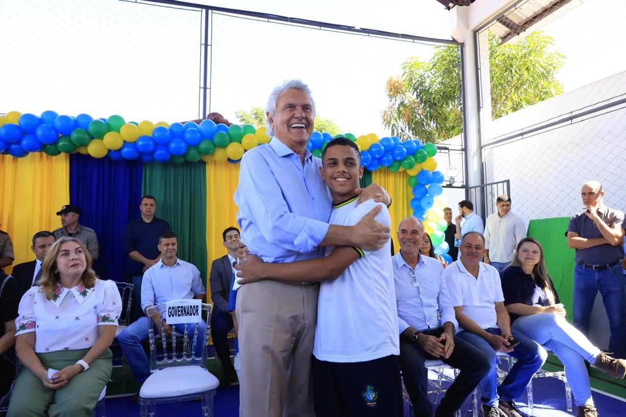 Caiado inaugura colégio para mais de 500 estudantes na Região Leste de Goiânia