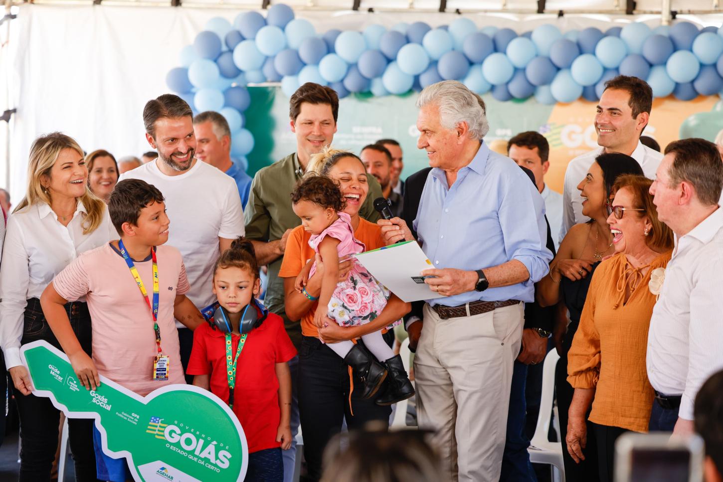 Caiado entrega 100 casas a custo zero em Quirinópolis