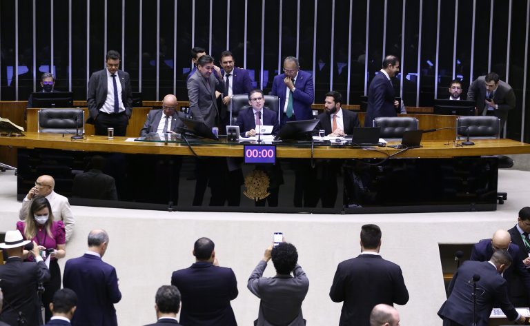 Câmara aprova criação do grupo parlamentar Brasil-Vaticano