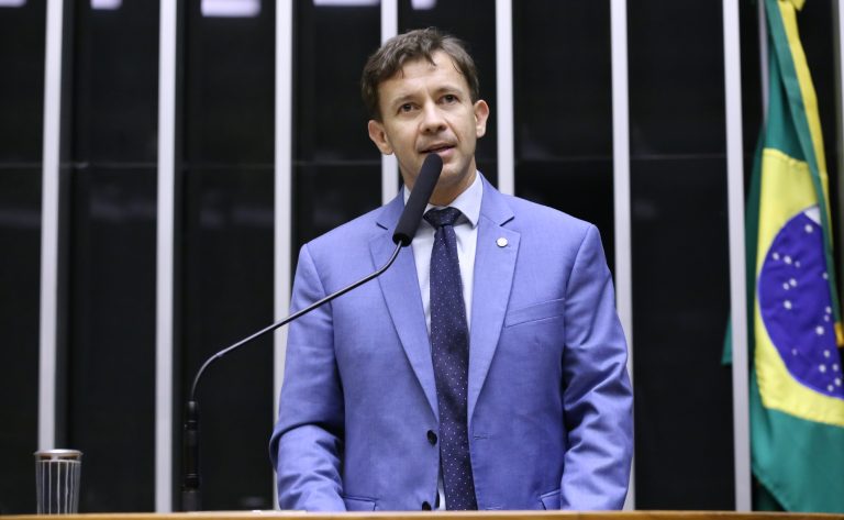 Comissão aprova classificação da espinha bífida como deficiência legal