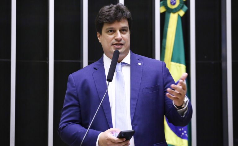 Comissão aprova projeto que prevê medidas para segurança de usuários em aplicativos de relacionamento