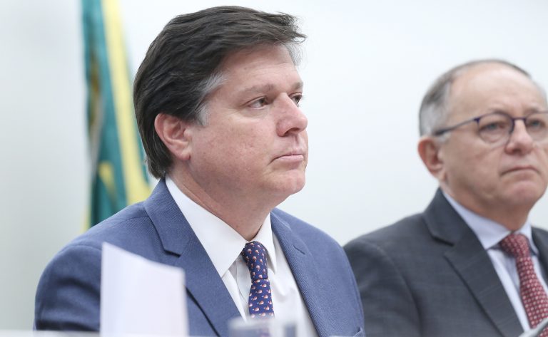Comissão especial aprova parecer sobre proposta que permite renegociar precatórios