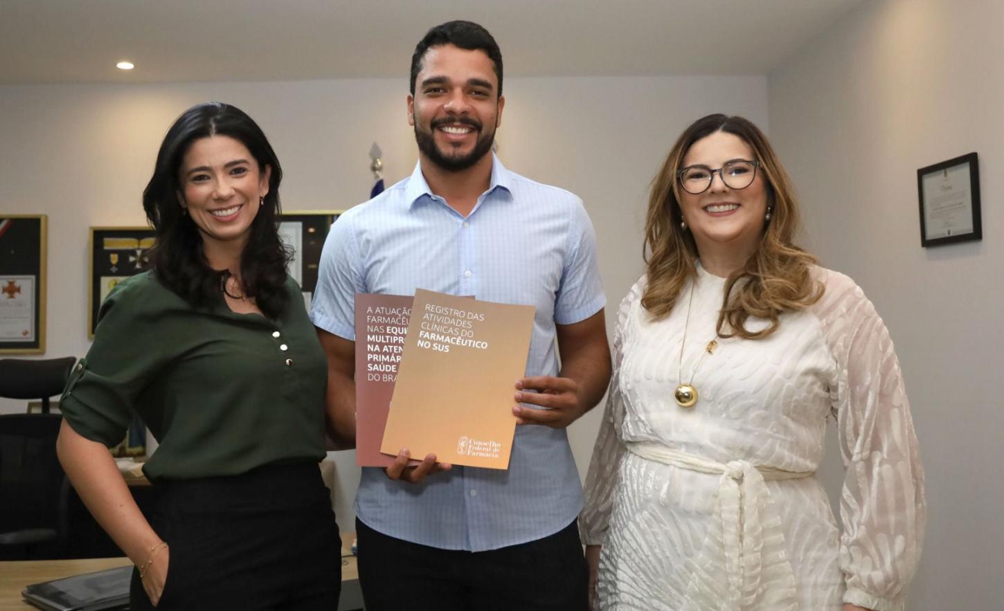 Prefeito Marden sanciona lei que garante presença de farmacêuticos em UBSs