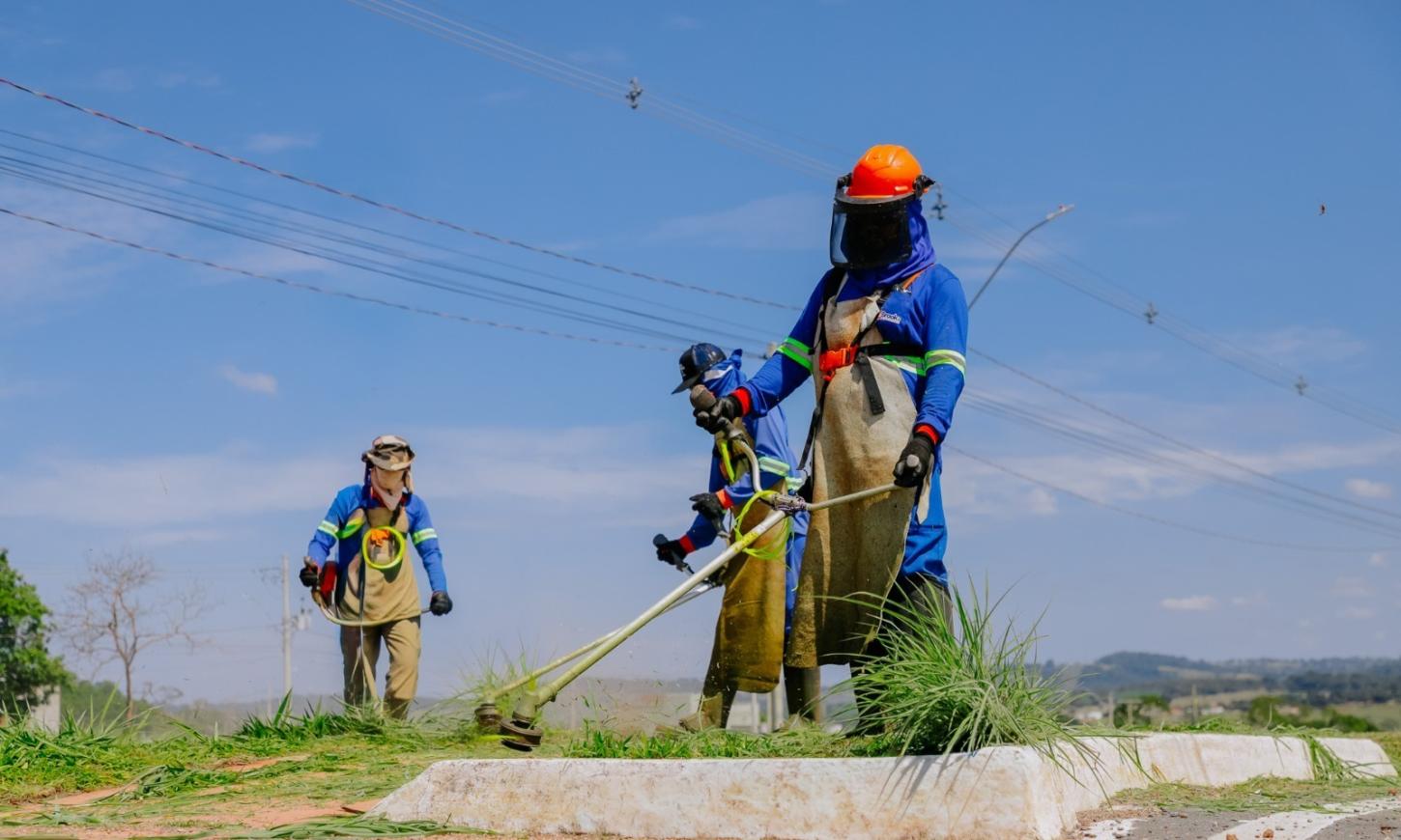 Mutirão de limpeza é realizado em bairros de Senador Canedo