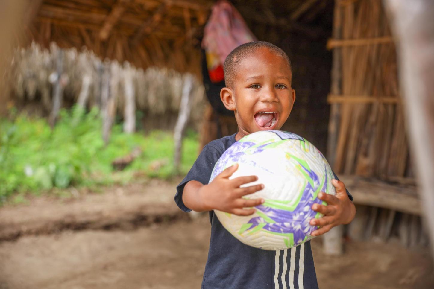 Natal do Bem 2025 entrega 665 mil presentes para crianças em Goiás