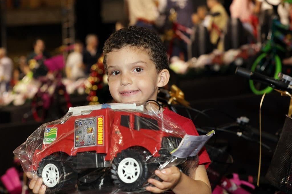 OVG distribue brinquedos no Goiânia Arena neste domingo, 7