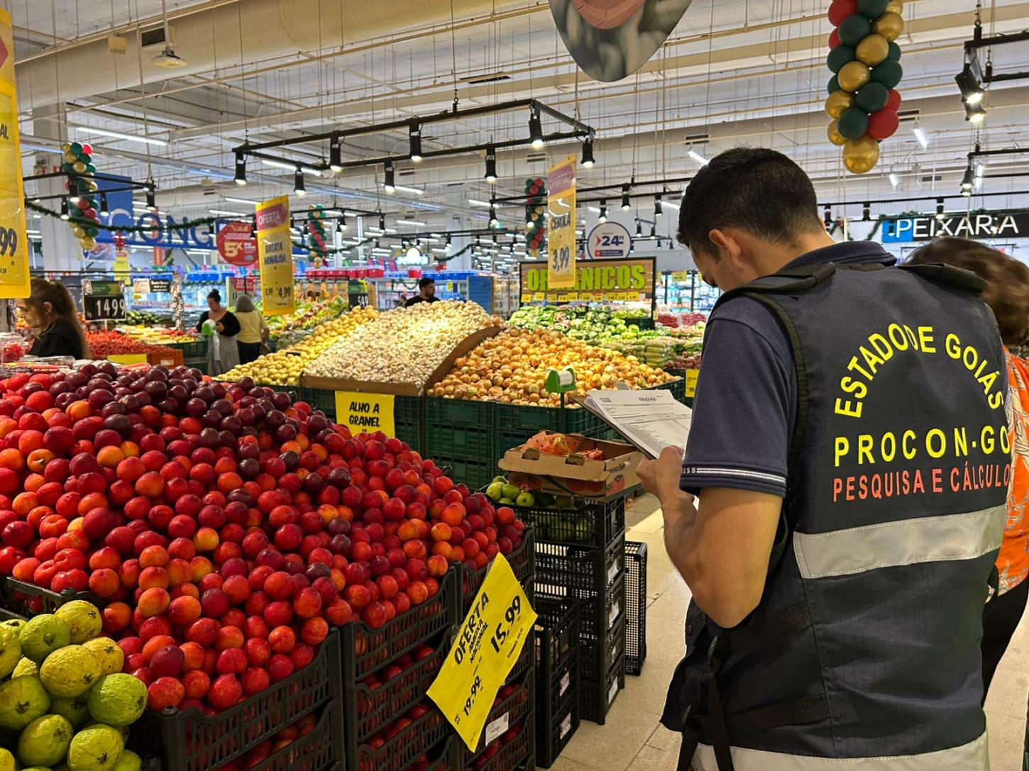 Procon Goiás encontra variação de 470% nos produtos da ceia de Natal