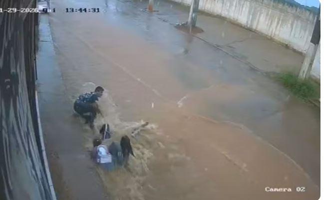 Mãe e filha são levadas por enxurrada durante tempestade em Valparaíso de Goiás