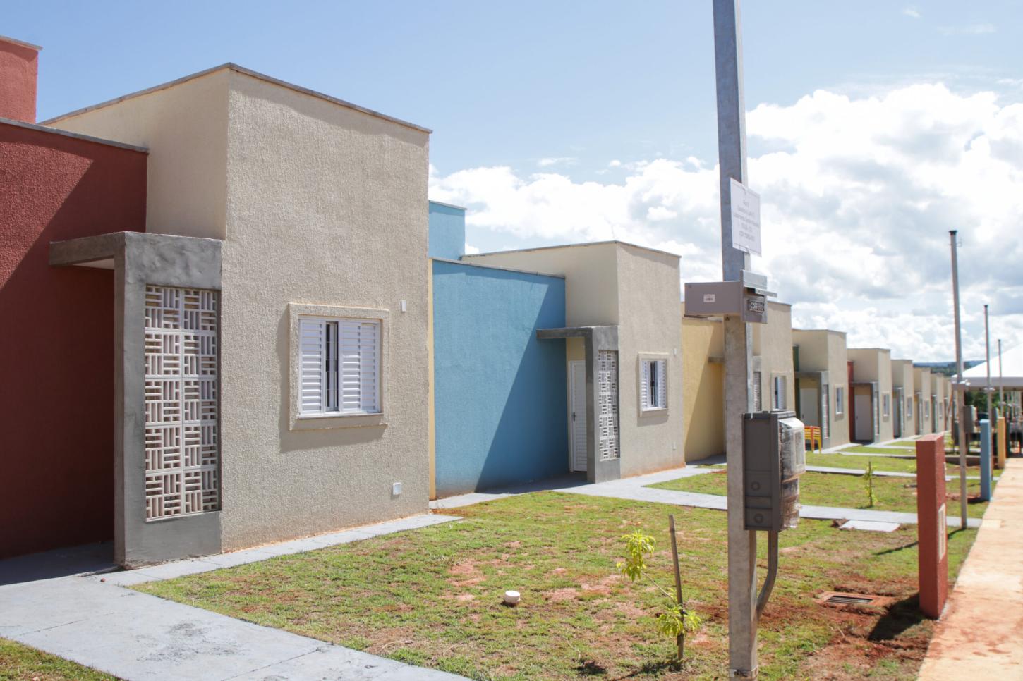 Agehab realiza sorteio de 396 casas gratuitas em nove municípios goianos esta semana