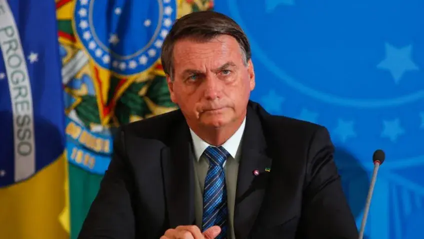 Bolsonaro apresenta piora no quadro clínico durante internação em hospital de Brasília