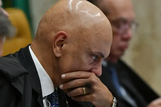 Mensagens ligam Vorcaro a Moraes no dia de prisão do banqueiro