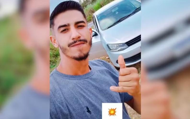 Jovem é morto a tiros e facadas dentro de casa em Três Ranchos na frente de duas crianças