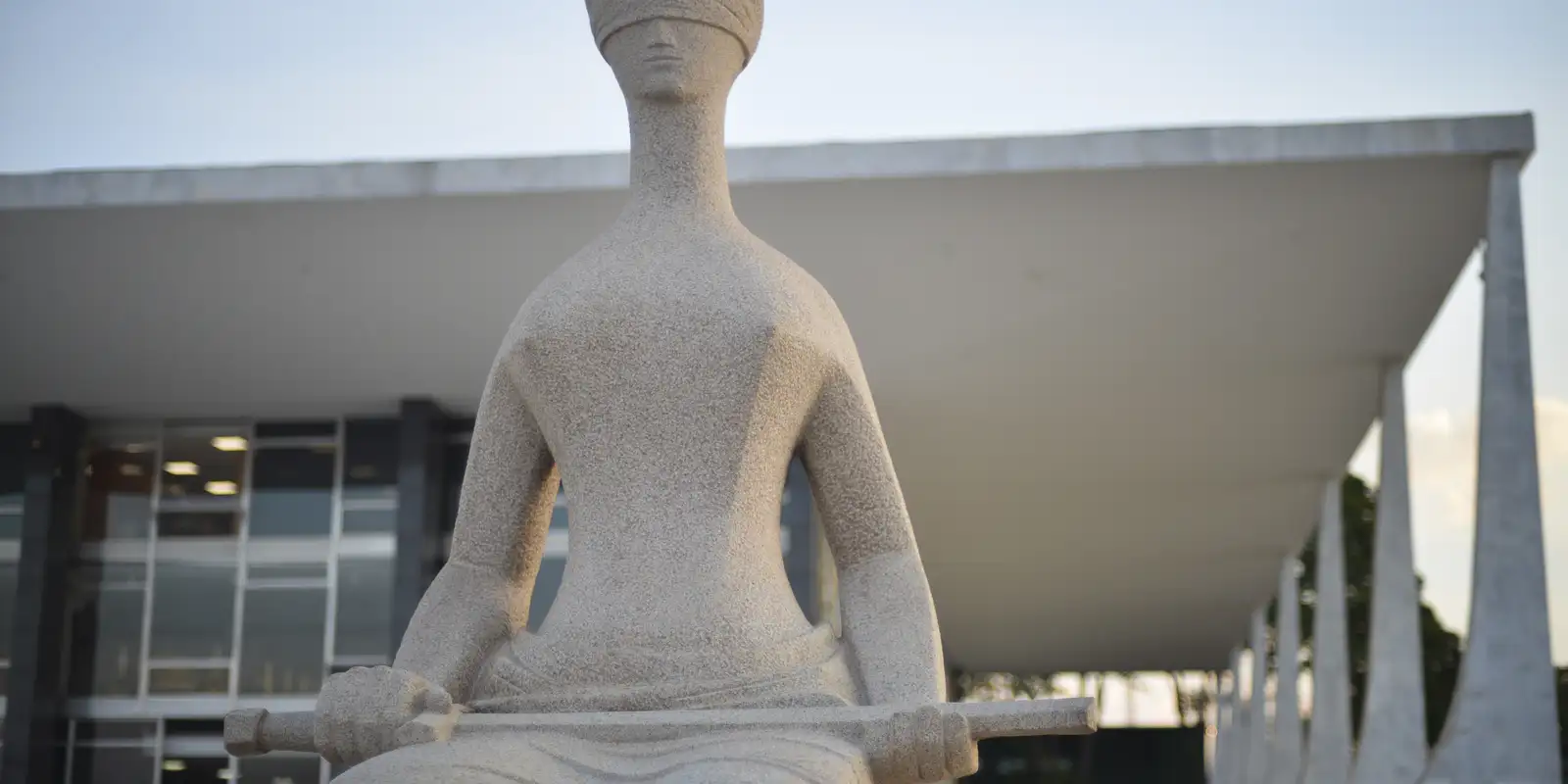 Juízes pedem adiamento de decisão que limitou penduricalhos 