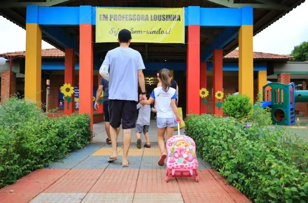 Justiça determina funcionamento mínimo de 70% durante greve da educação em Goiânia