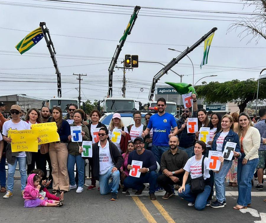 Secretária de Educação aumenta próprio salário enquanto servidores sofrem com 12 anos de progressões congeladas em Aparecida de Goiânia