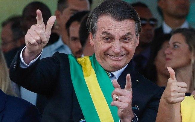 Arma registrada em nome de Bolsonaro apreendida em blitz vira alvo de investigação no DF