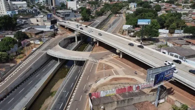 Expansão da Avenida Leste-Oeste enfrenta impasses e segue sem prazo para conclusão em Goiânia