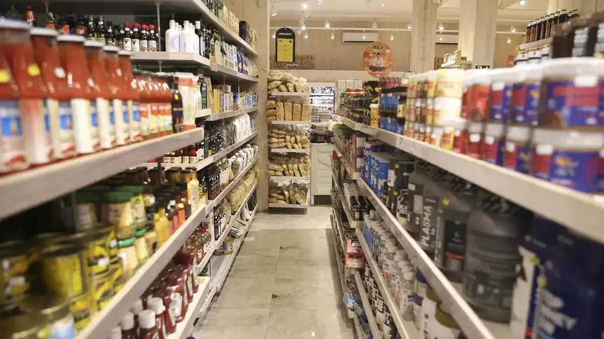 Justiça libera supermercados a funcionar sem limite de horário aos domingos em Goiás