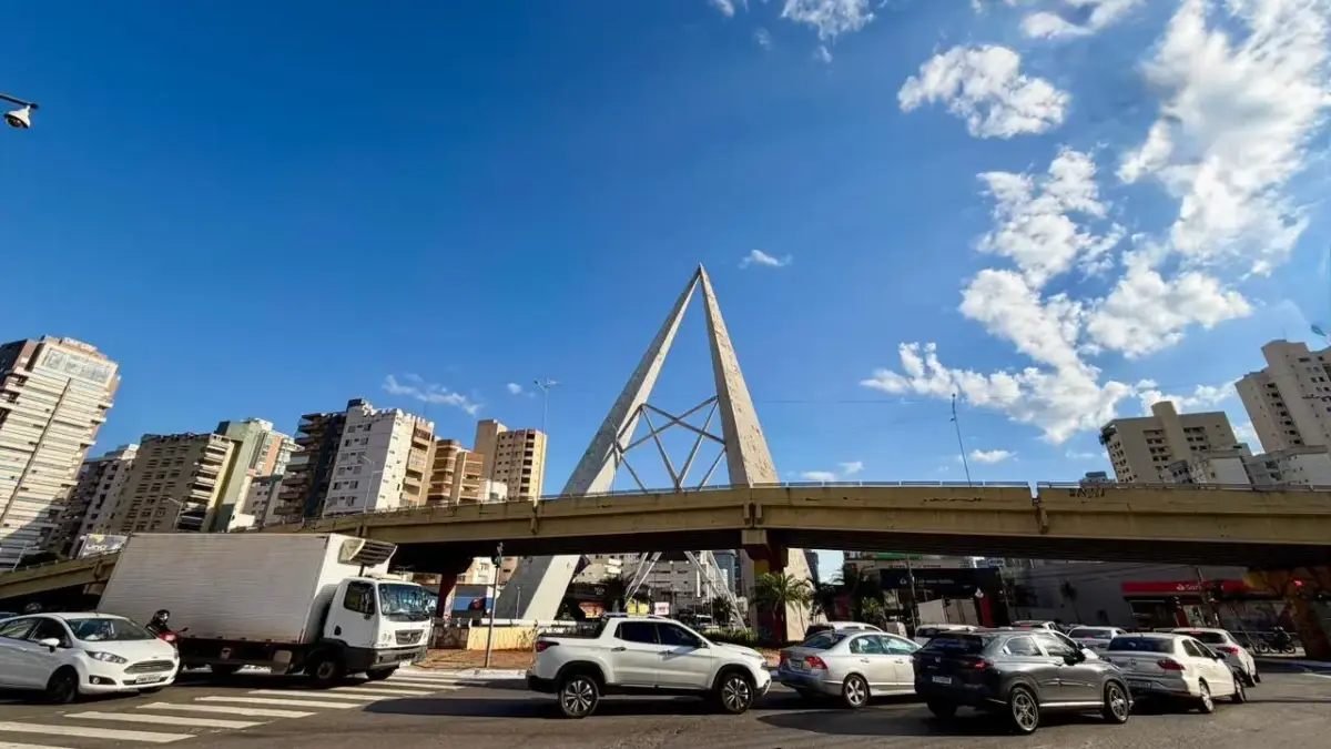 Obras no Monumento dos Dois Marcos mudam trânsito nas avenidas 85 e T-63 durante o feriado em Goiânia