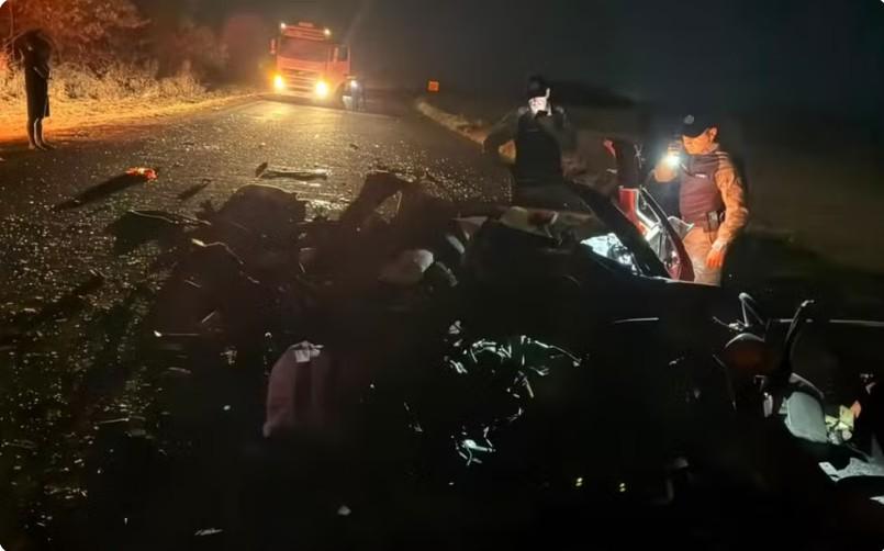 Acidente entre carro e caminhão mata quatro pessoas da mesma família na GO-139