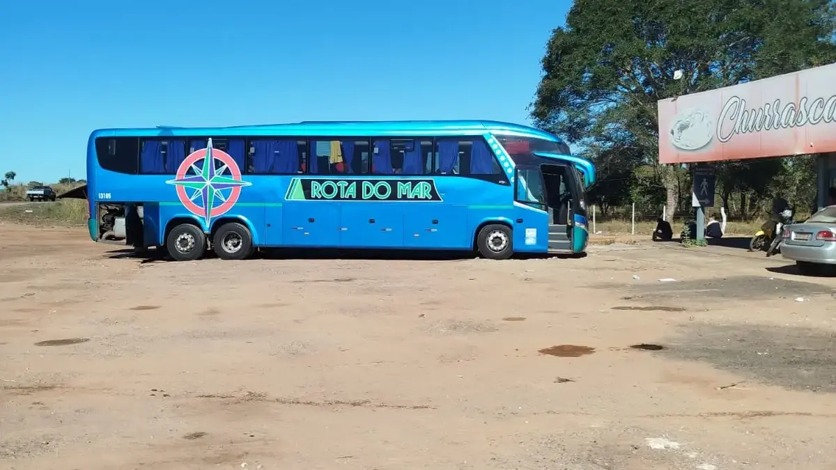 Ônibus quebra duas vezes e passageiros denunciam abandono em rodovia de Goiás