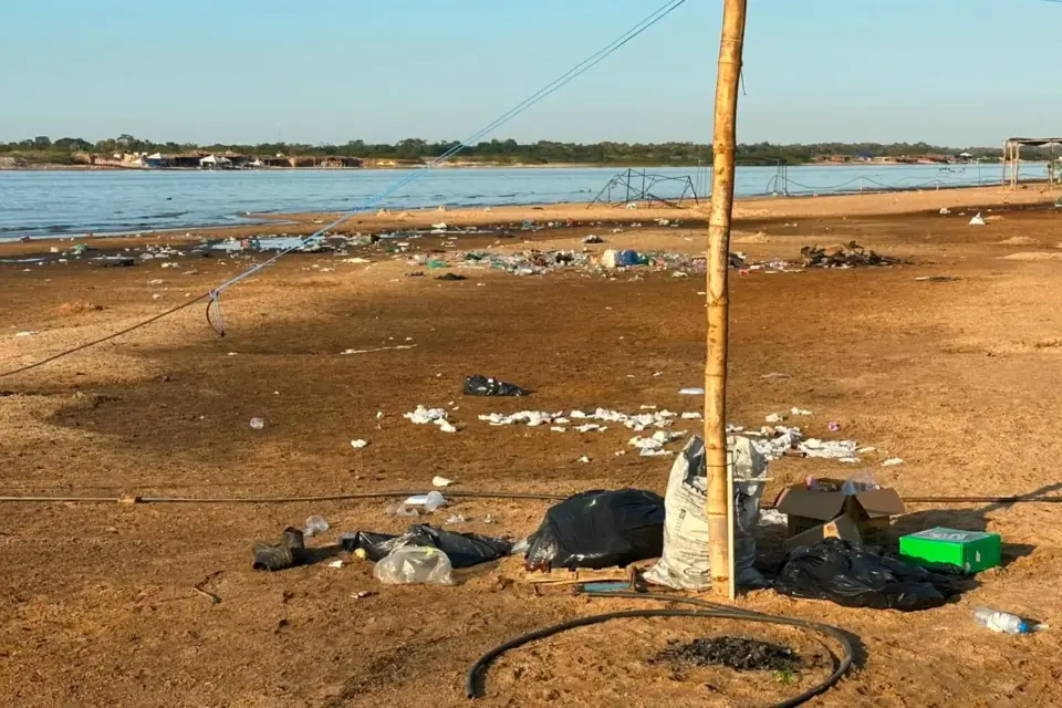 Mais de 3 toneladas de lixo são retiradas de praia no Araguaia