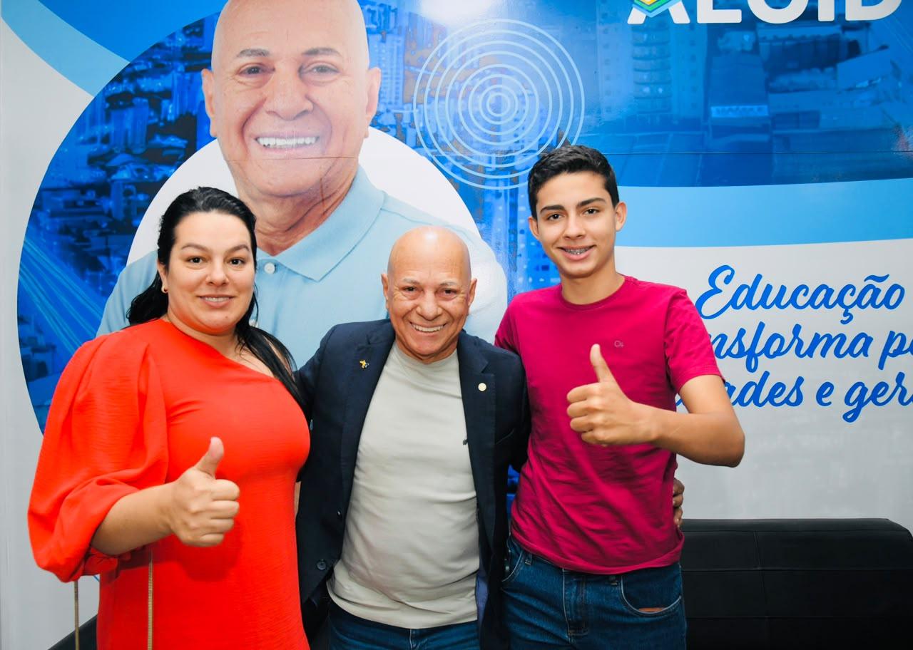 Professor Alcides recebe apoio de ex-vereadora de Mineiros