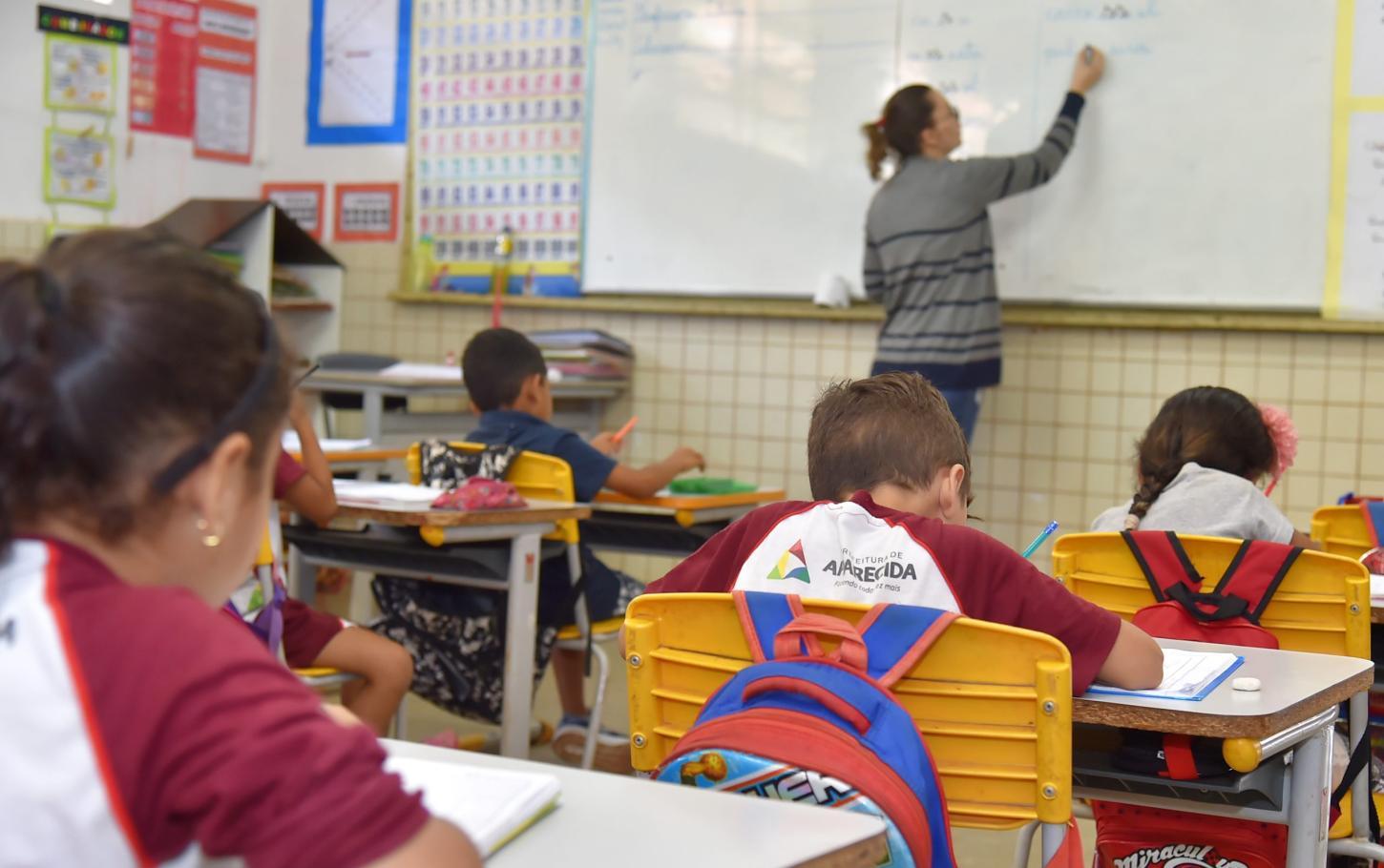 Aparecida anuncia concurso da Educação com 2.956 vagas e cadastro de reserva