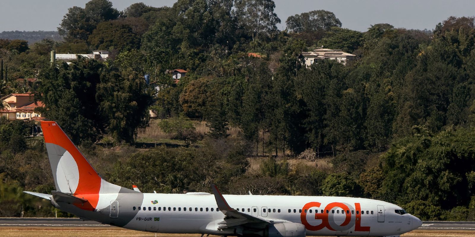 Avião da GOL faz pouso de emergência após decolagem em Goiânia