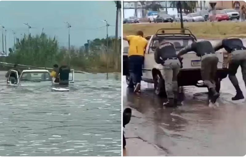 Policiais entram em enchente para resgatar casal ilhado dentro de carro em Goiás