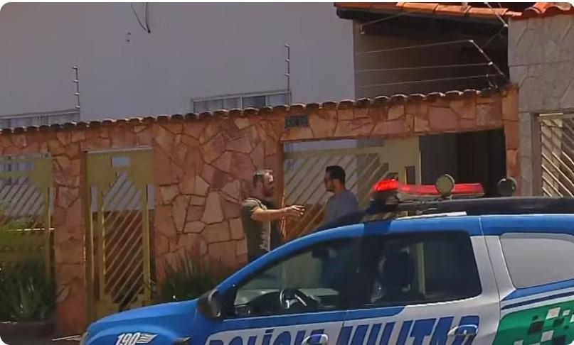 Casal é encontrado morto dentro de casa em Anápolis; suspeita é de feminicídio seguido de suicídio