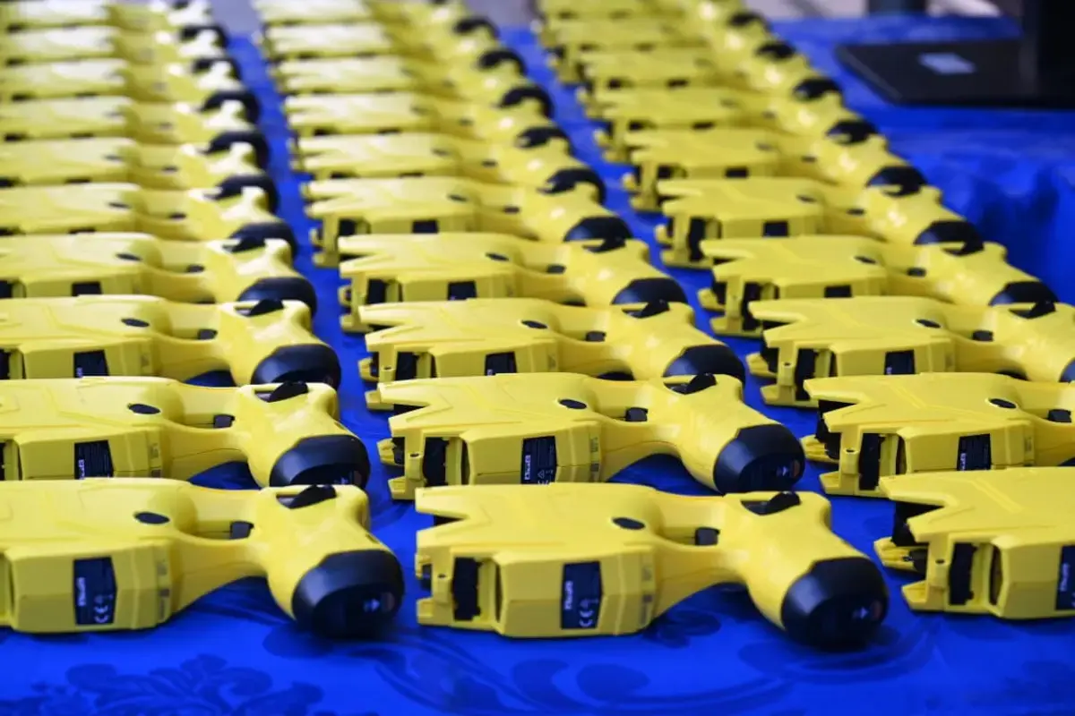 Guarda Civil Metropolitana de Goiânia começa a usar 450 armas de choque nesta segunda-feira