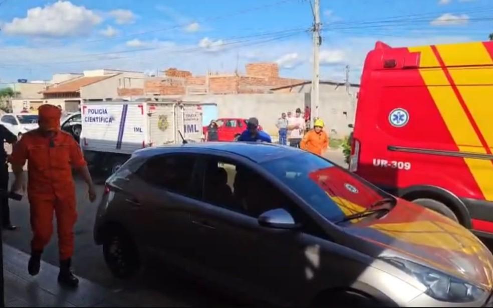Menino de 2 anos morre após ser deixado em carro durante trabalho da mãe em Senador Canedo