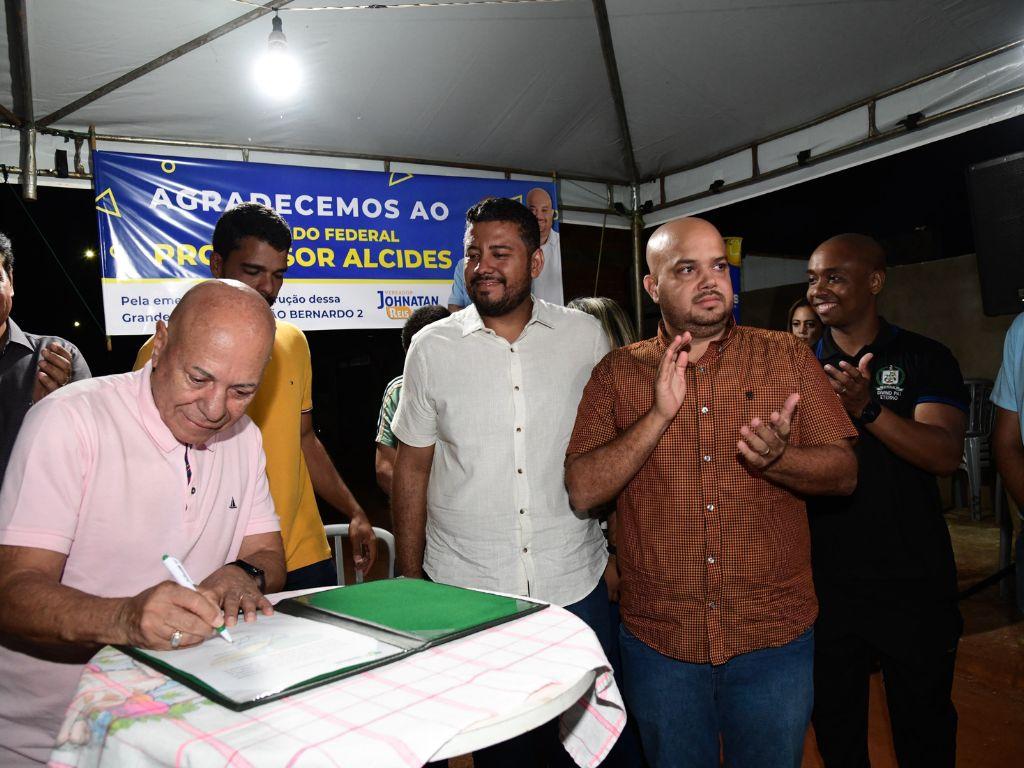 Professor Alcides reúne propostas para transformar demandas da população em projetos para o Brasil