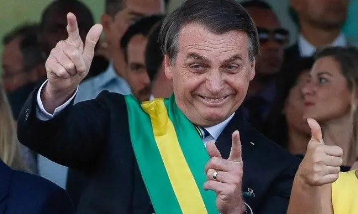 Arma registrada em nome de Bolsonaro apreendida em blitz vira alvo de investigação no DF