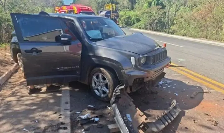 Batida entre caminhão e três carros deixa cinco feridos na BR-153