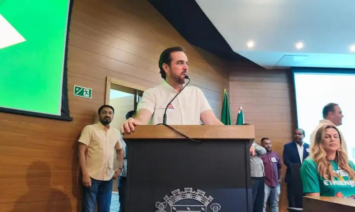Candidato ao Senado, Gustavo Mendanha defende fortalecimento dos municípios durante convenção do Mobiliza