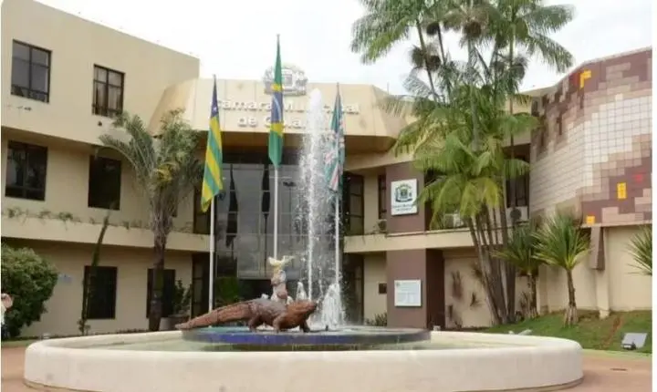 Escudo Feminino: lei cria auxílio para mulheres vítimas de violência comprarem armas em Goiânia