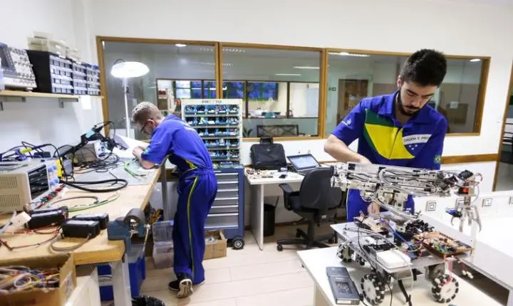 MEC regulamenta programa que fortalece formação profissional