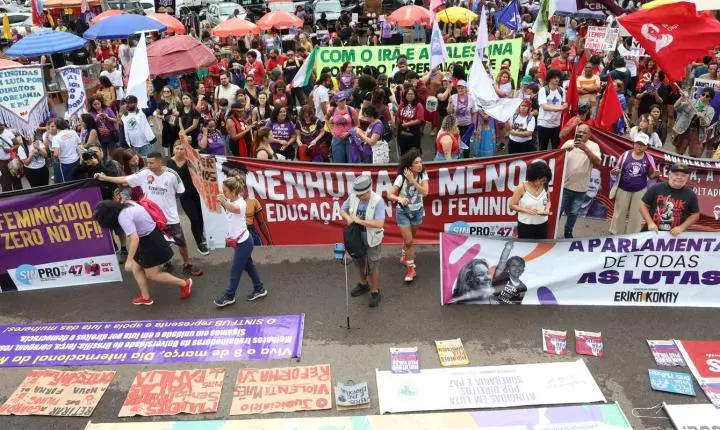 “Parem de nos matar”: exigem mulheres no 8 de março em Brasília