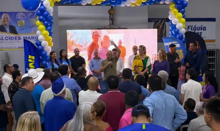 Professor Alcides evidencia legado de Marconi e reforça apoio durante grande ato político em Aparecida