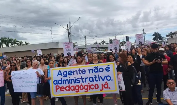 Servidores da educação pressionam Leandro Vilela e cobram direitos em protesto