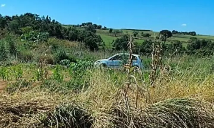 Suspeitos matam homem a facada e abandonam corpo em estrada