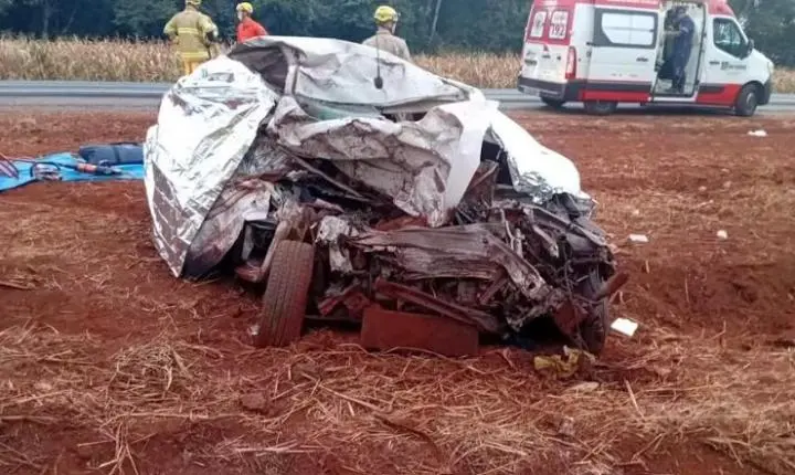 Ultrapassagem termina em tragédia e mata três pessoas na BR-452
